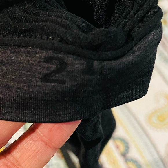 Lululemon Leggings Capri Ruched Scrunch Black Flow Crop Women’s Size 2 - Picture 4 of 4